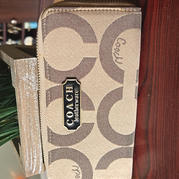 Coach Leatherware Wallet - Picture 11 of 11